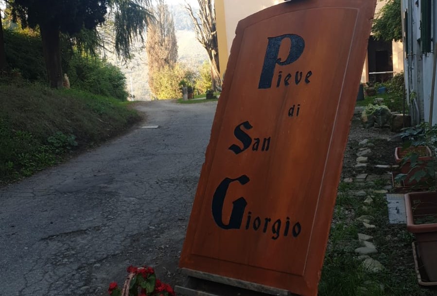 Un’Esperienza di Volontariato e Artigianato del Legno in un Luogo Storico